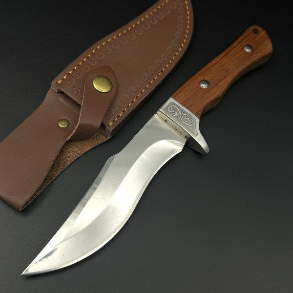 Масивен и тежък ловен нож DER HUNT SPARTAN 37, стомана 5CR13MOV, дръжка от  кленово дърво, кожена кания